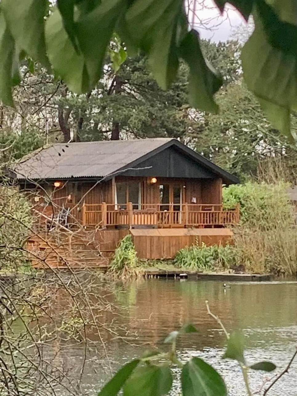 Holly Lodge 12 Hot Tub Йорк Экстерьер фото
